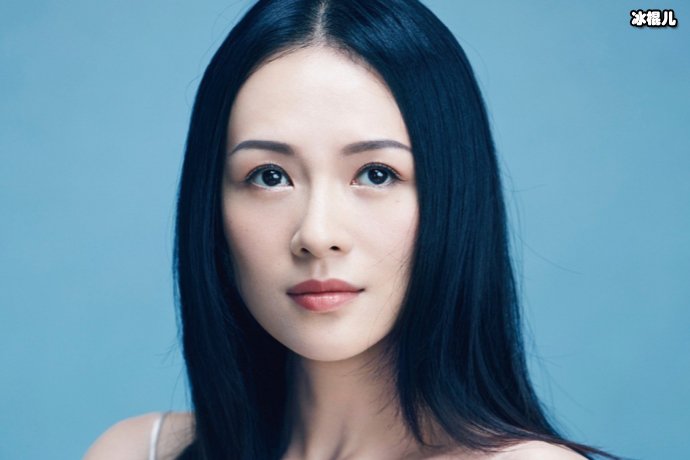 章子怡嫁给背景强大的他，晒女儿视频意外曝光豪宅院子可以跑圈