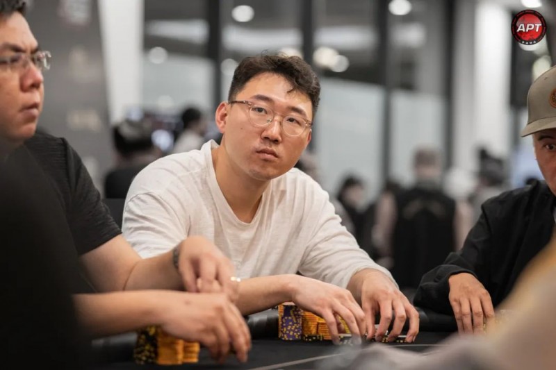 【APT扑克】【2023APT越南】主赛事B组141次参赛，韩国 Seok Hyeon Park 领衔55人晋级 Day 2